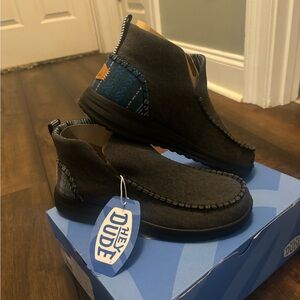 New in the box Hey Dude Denny Crafted Boot - Size 9